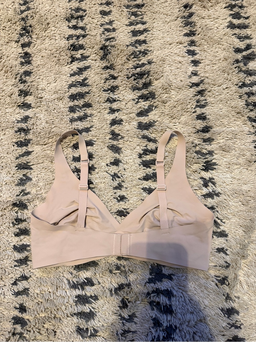 SKIMS naked plunge bralette - Picture 4 of 5